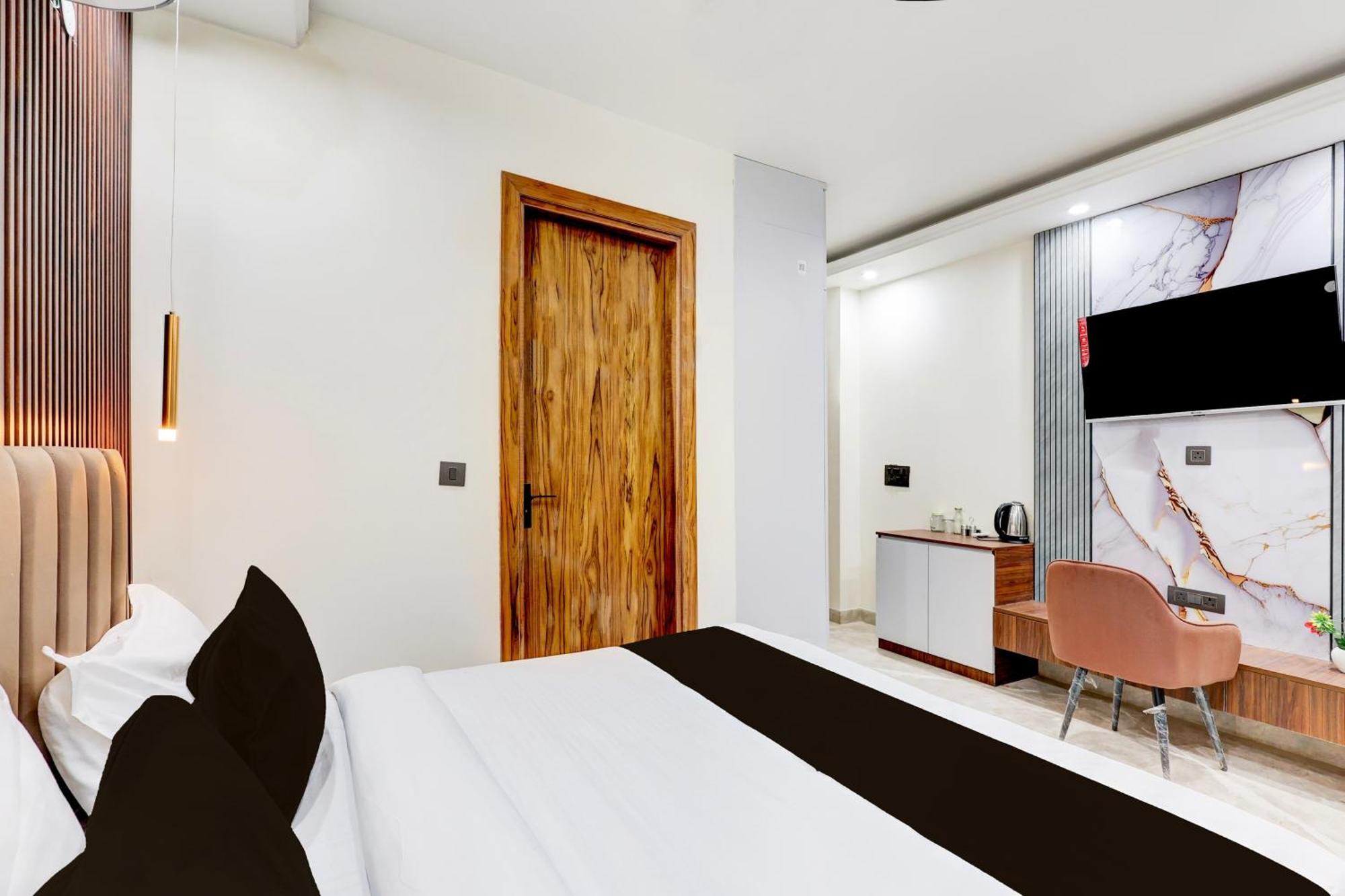 Super Hotel O Sector 43 Gurgaon Eksteriør billede