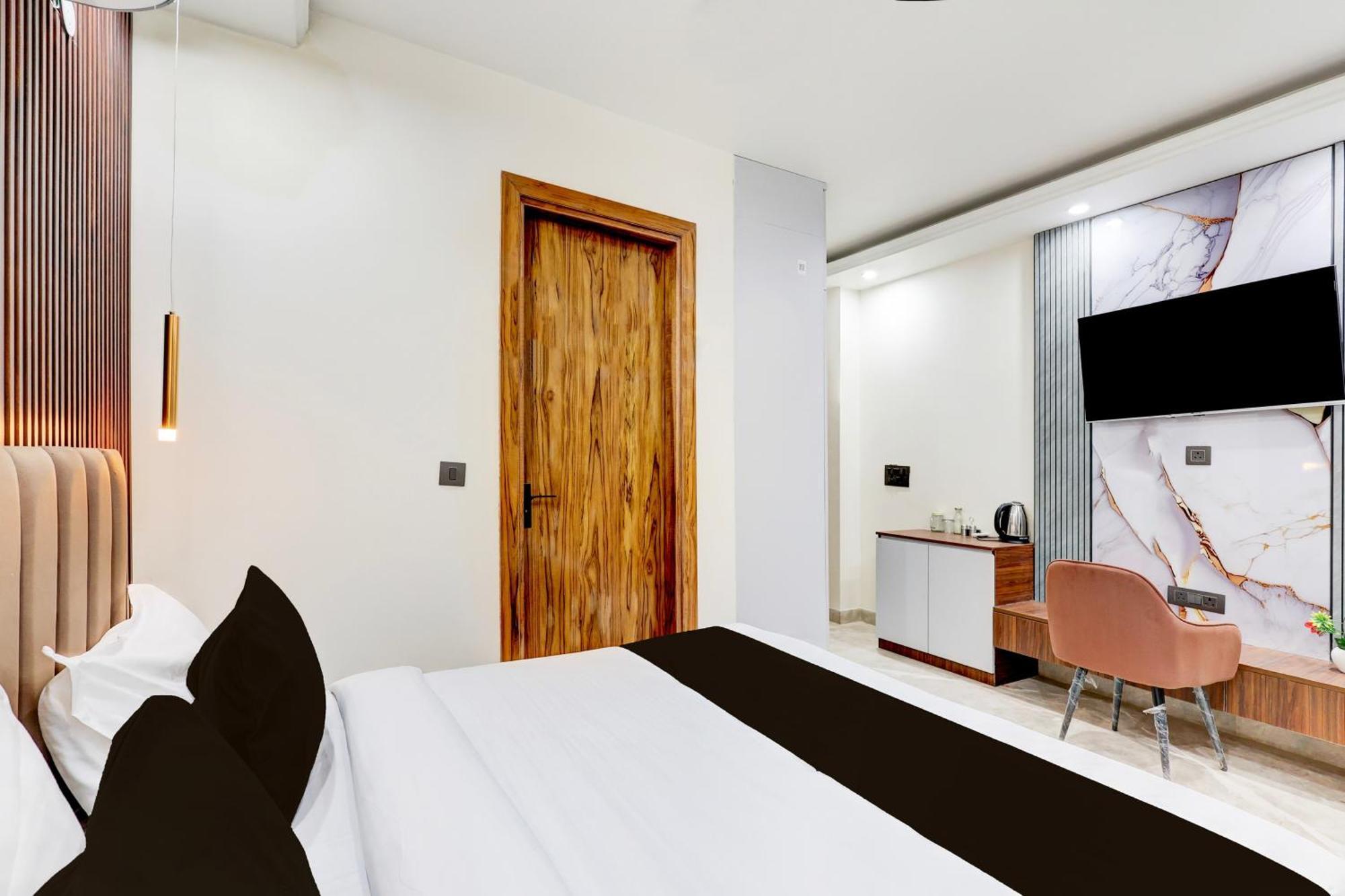 Super Hotel O Sector 43 Gurgaon Eksteriør billede