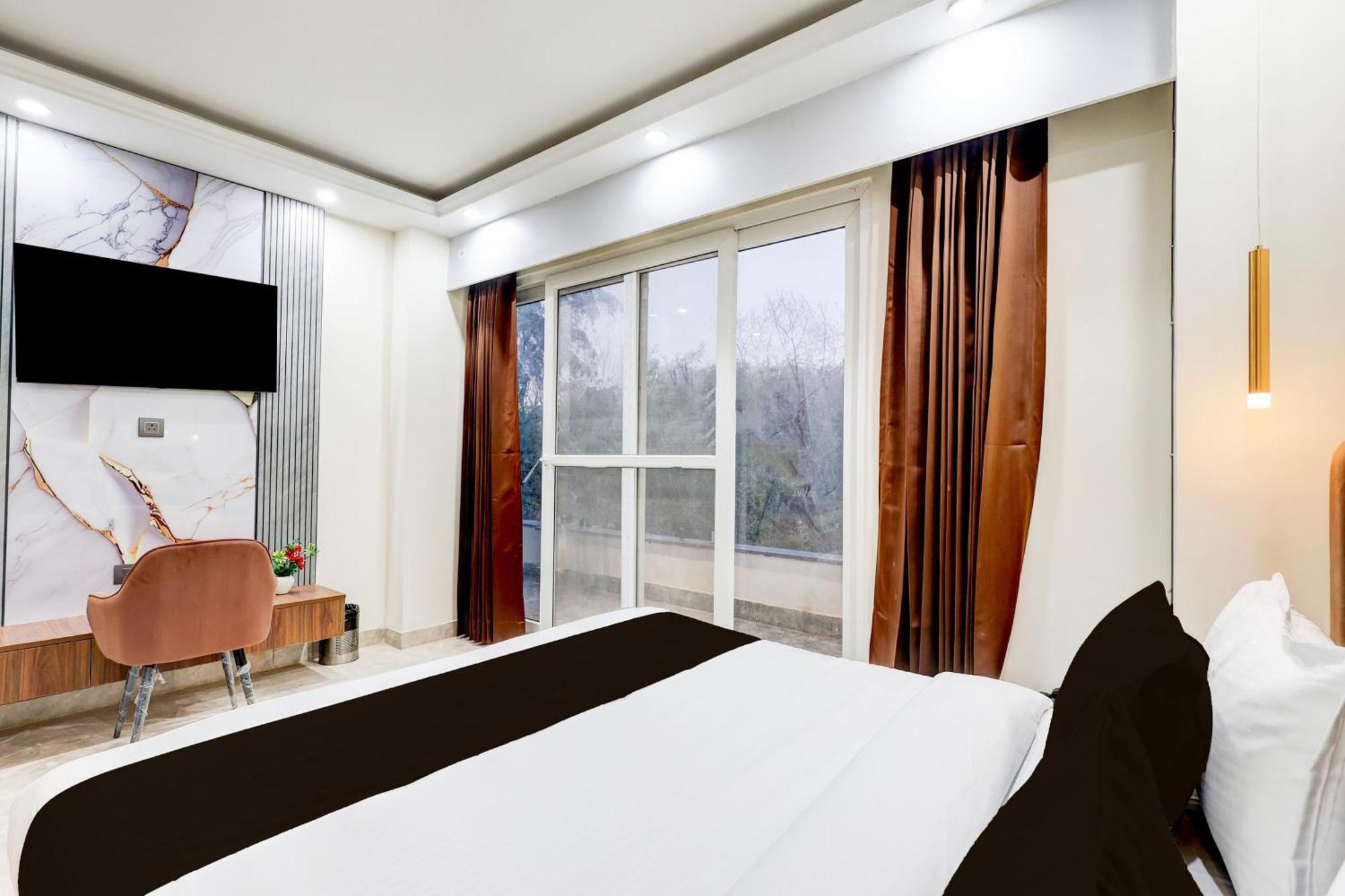 Super Hotel O Sector 43 Gurgaon Eksteriør billede